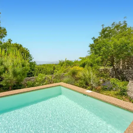 2 Bedroom Pet Friendly In *