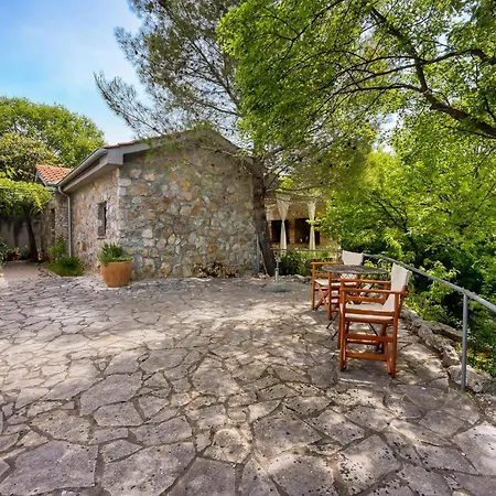 2 Bedroom Pet Friendly In