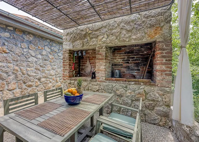 2 Bedroom Pet Friendly In *
