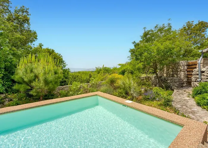 2 Bedroom Pet Friendly In *