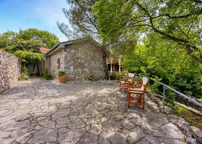 2 Bedroom Pet Friendly In